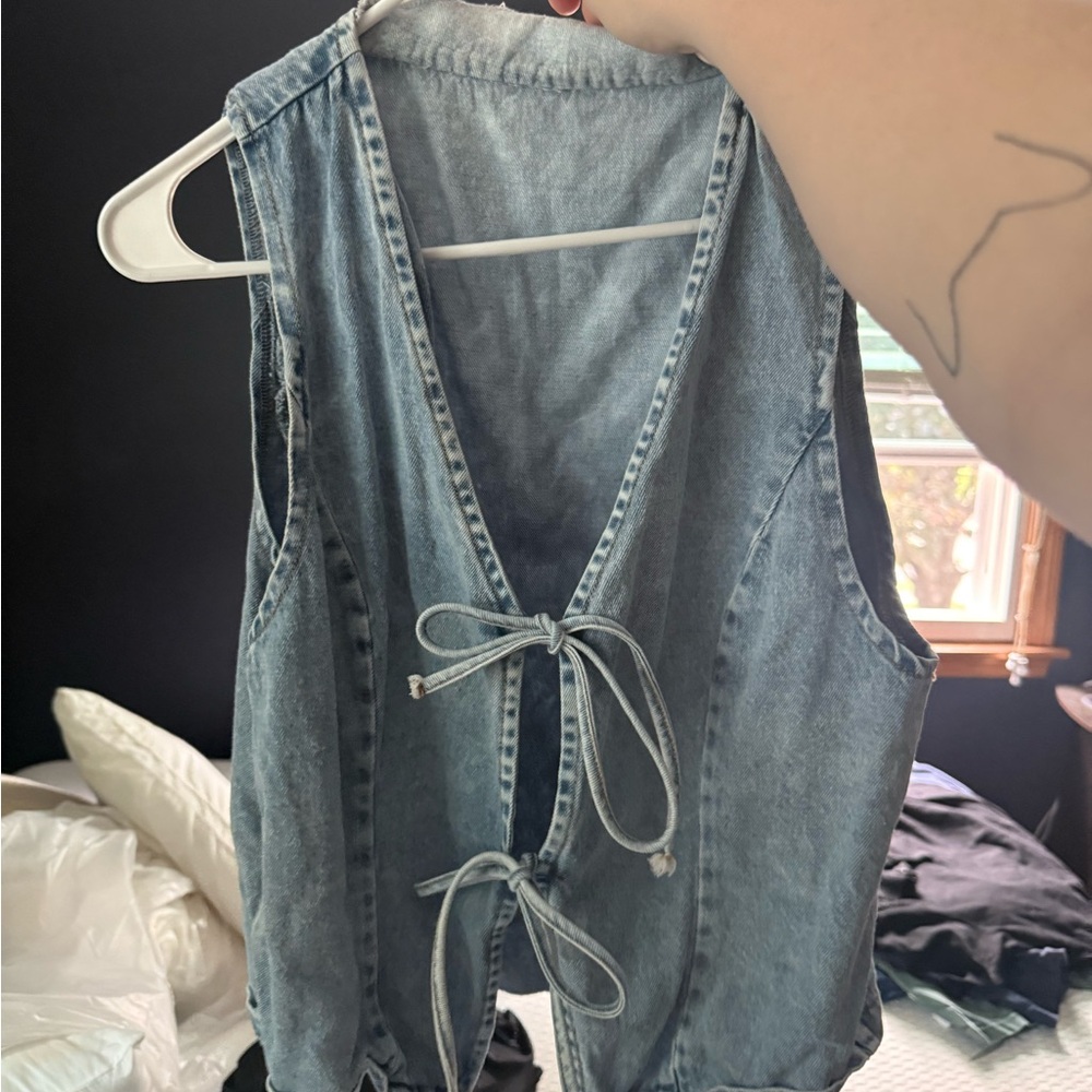 SHEIN Light Wash Denim Tie-Front Tank Top